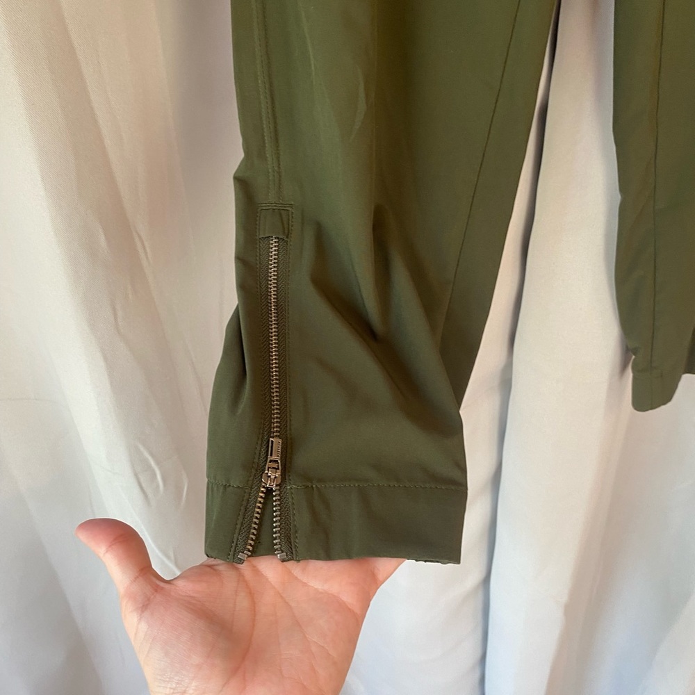 ❌SOLD❌ ATHLETA OLIVE GREEN JOGGERS SIZE 0 - Picture 2 of 5